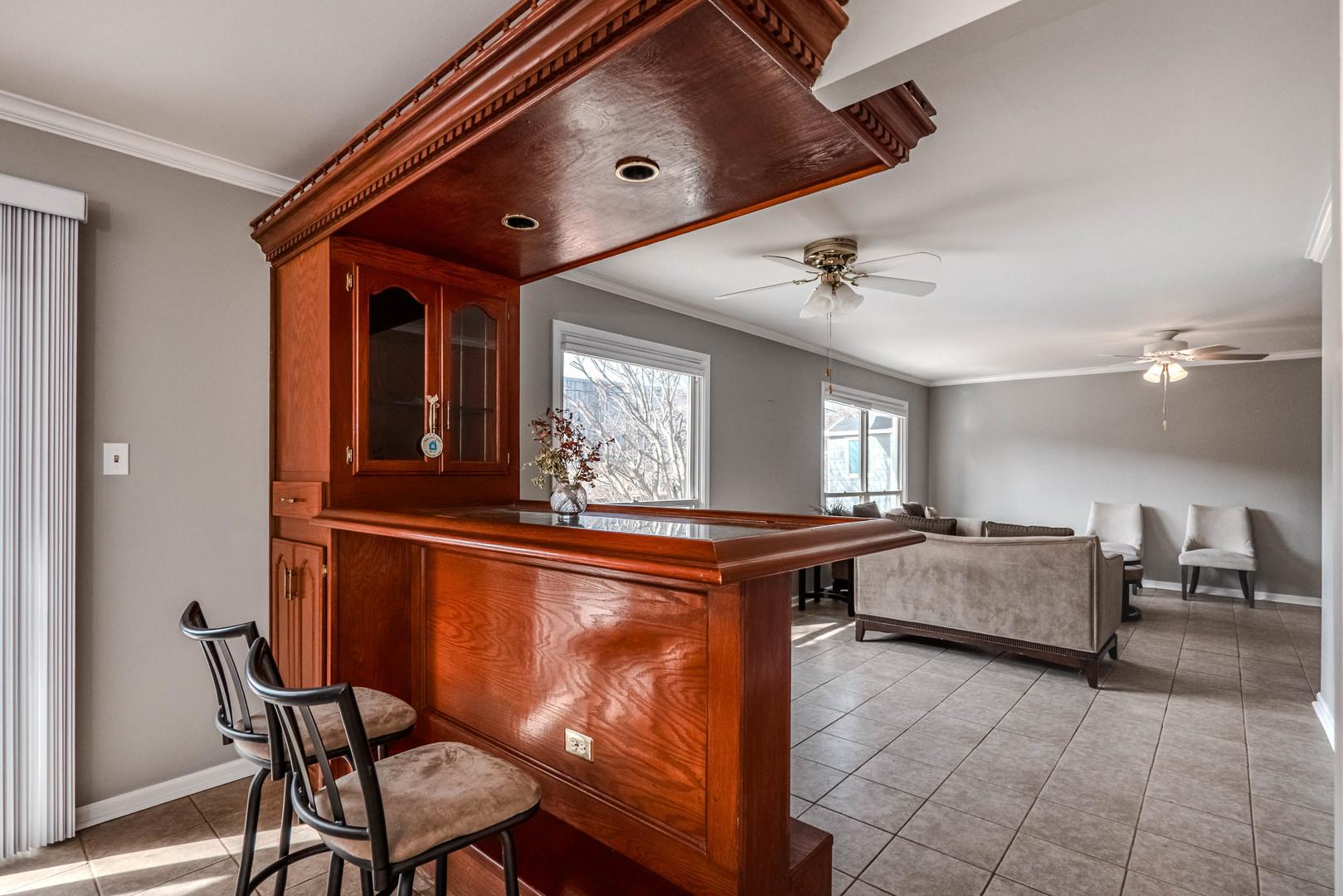 2S164 Beaumont Lane, Lombard, IL 60148