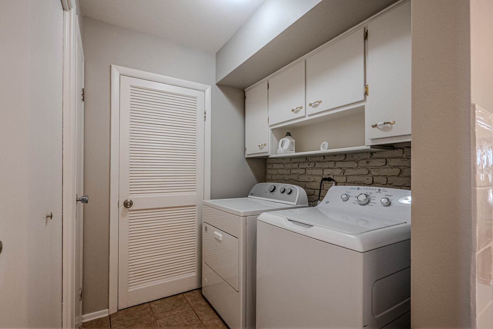 2S164 Beaumont Lane, Lombard, IL 60148