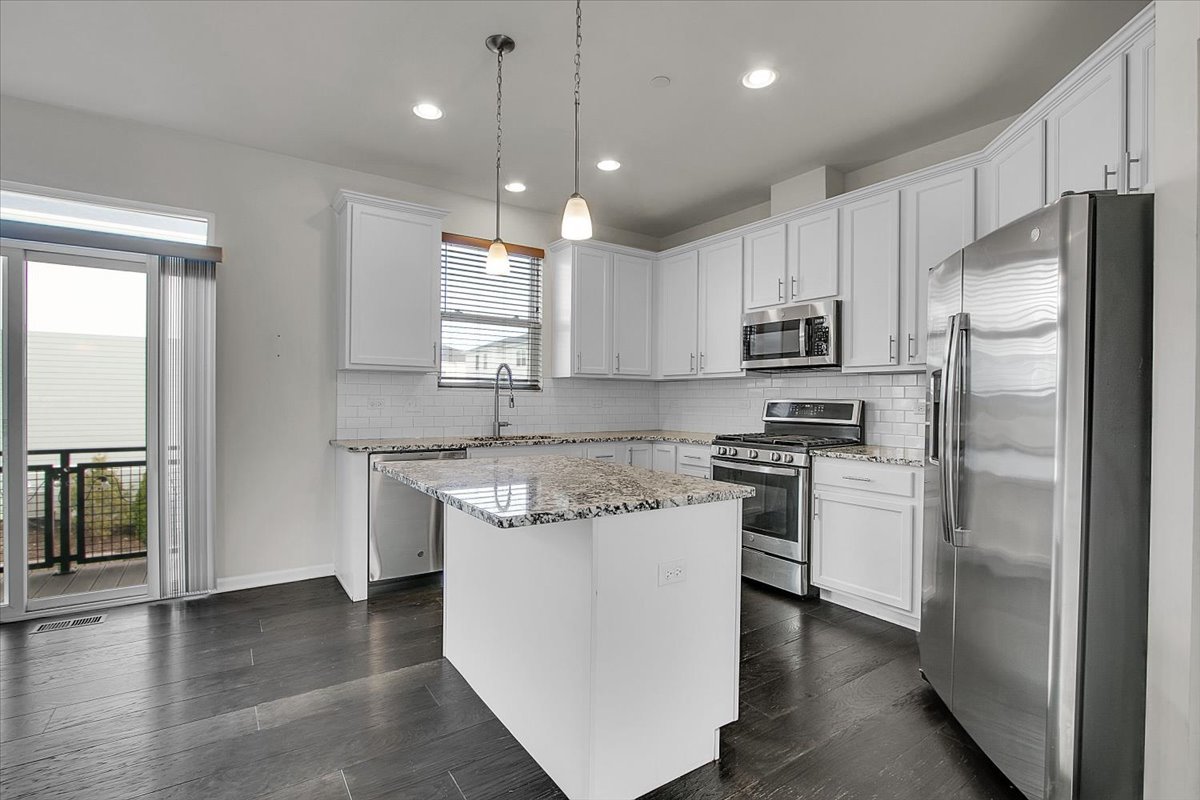 29W710 Everton Drive, Warrenville, IL 60555