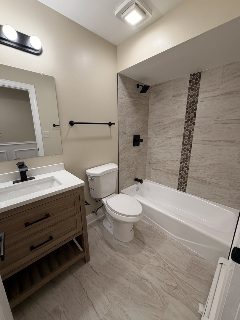 10 Parkside Court #8, Vernon Hills, IL 60061