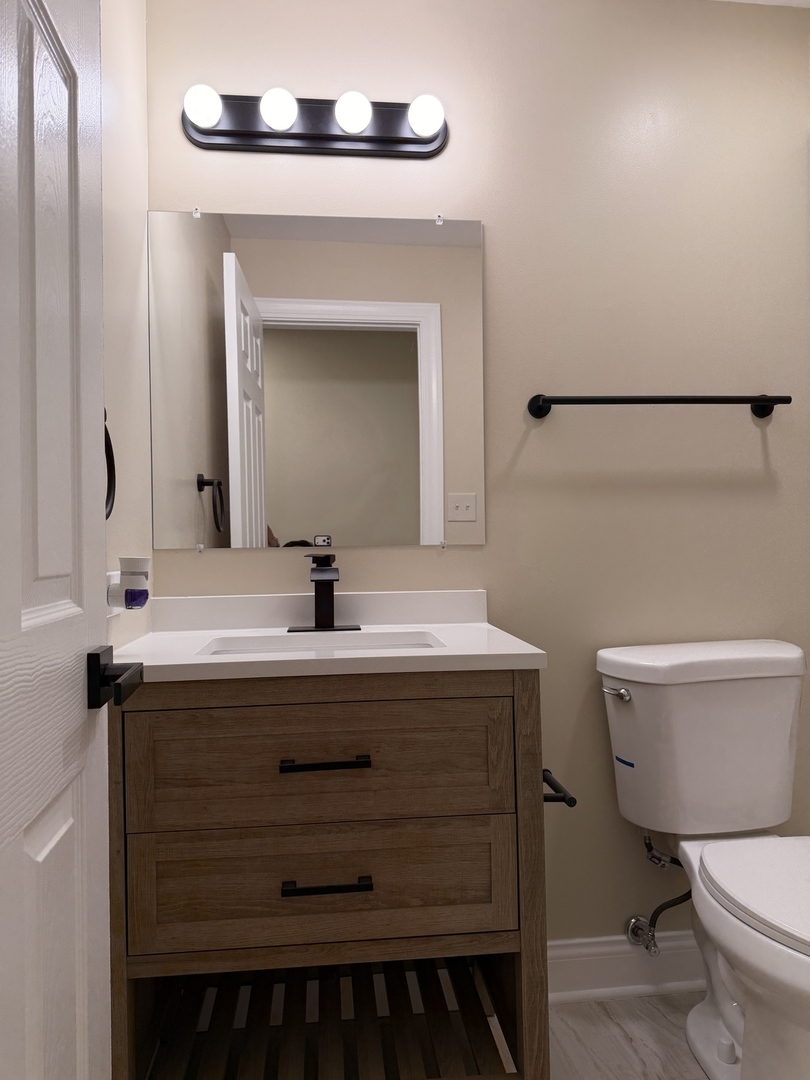 10 Parkside Court #8, Vernon Hills, IL 60061