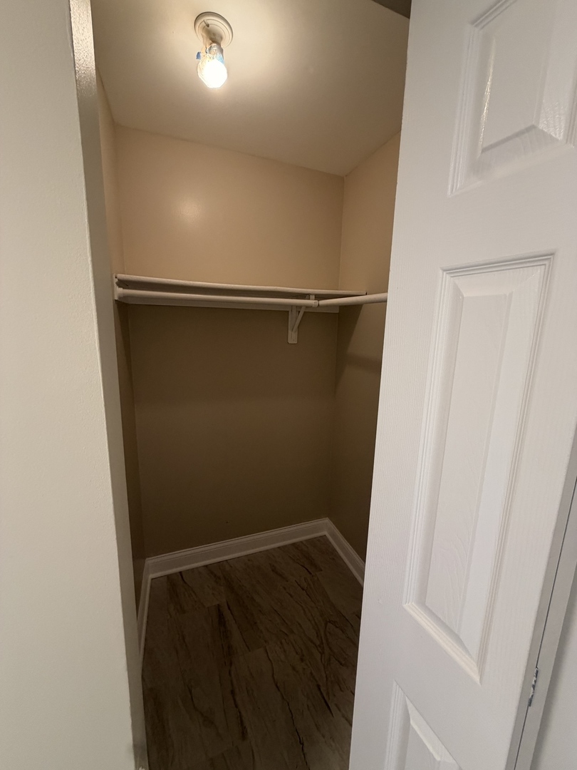 10 Parkside Court #8, Vernon Hills, IL 60061