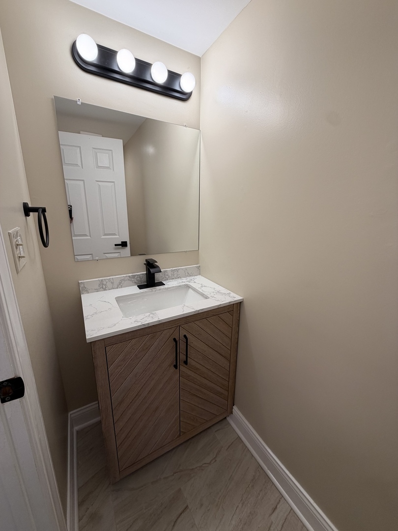 10 Parkside Court #8, Vernon Hills, IL 60061