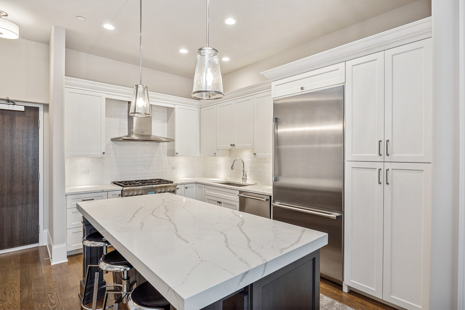 105 S Cottage Hill Avenue #204, Elmhurst, IL 60126