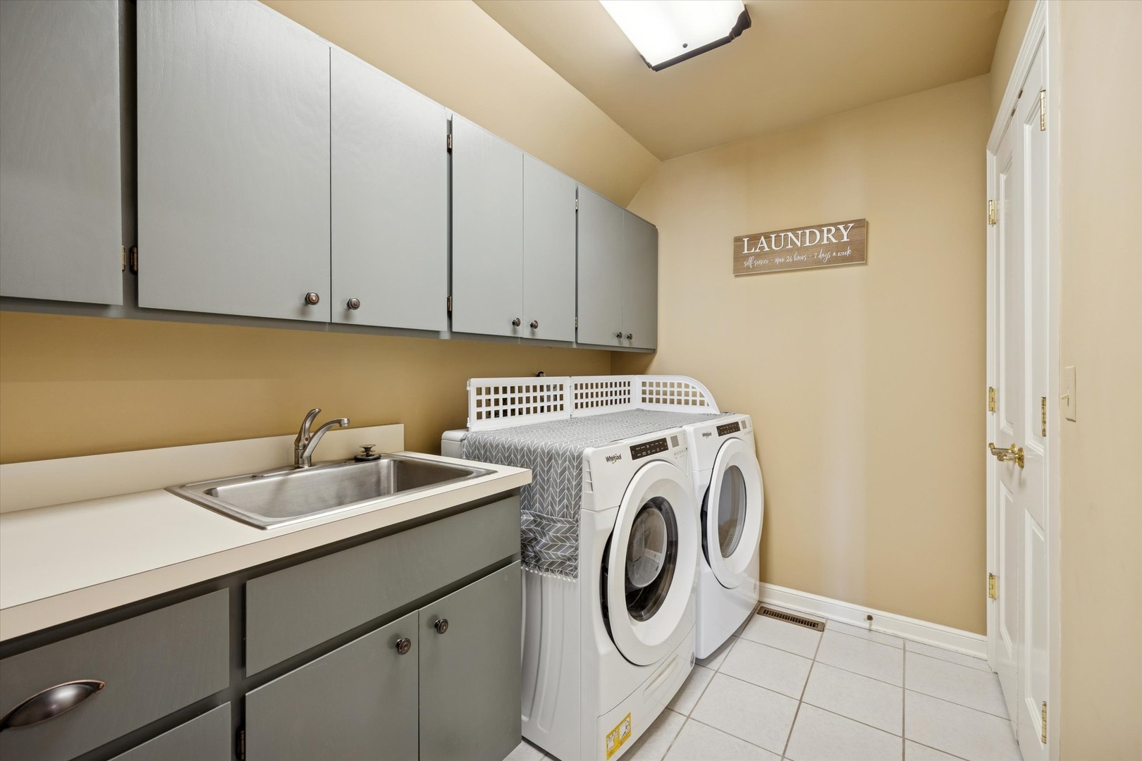 8S230 Hampton Circle, Naperville, IL 60540