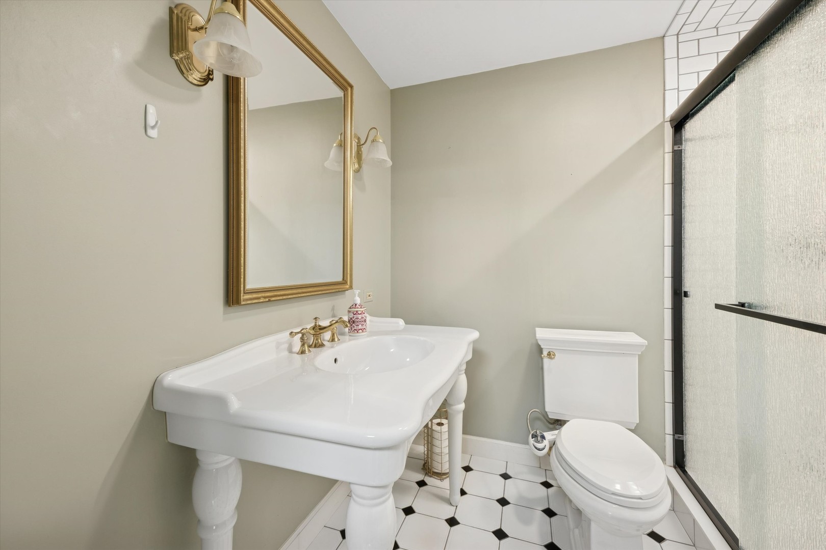 8S230 Hampton Circle, Naperville, IL 60540