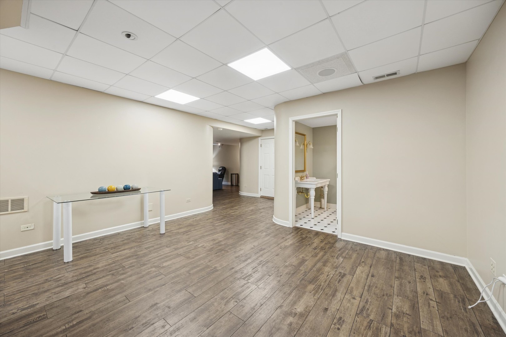 8S230 Hampton Circle, Naperville, IL 60540