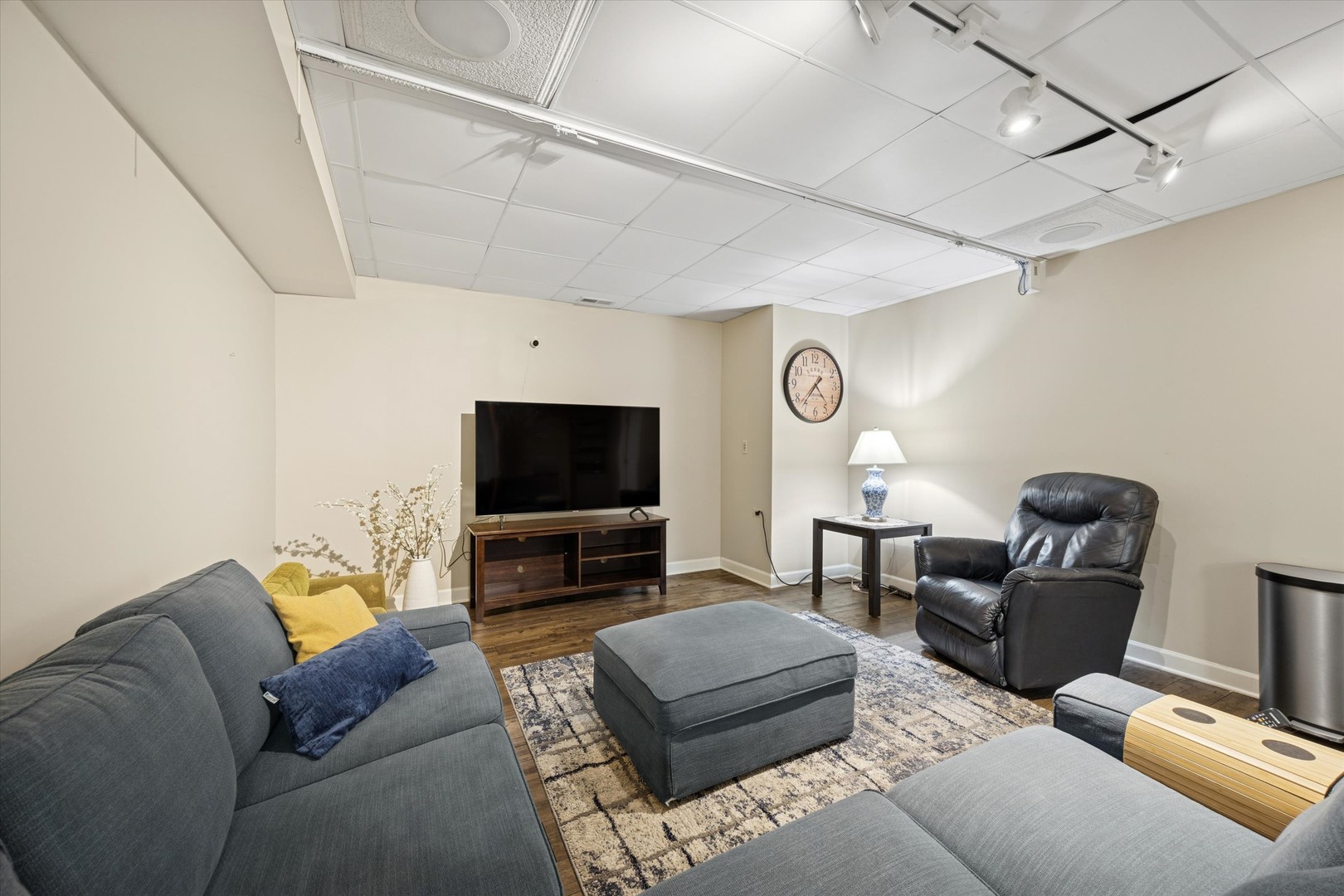 8S230 Hampton Circle, Naperville, IL 60540