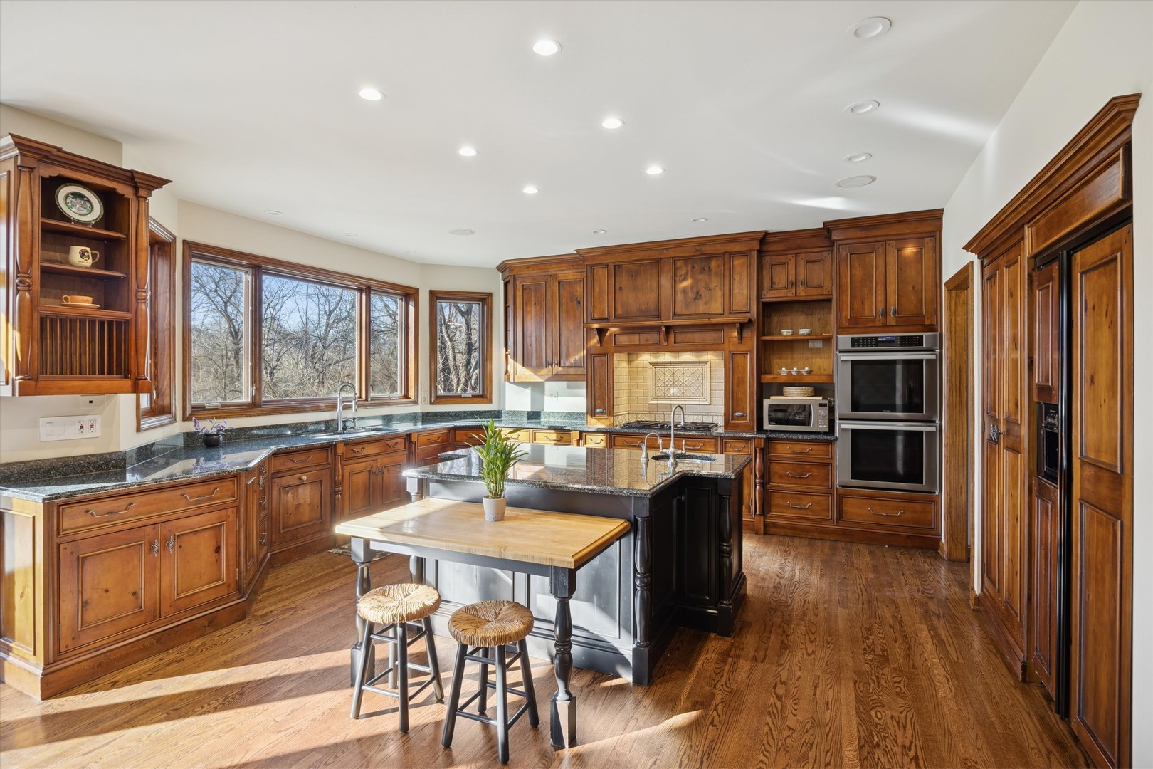 8S230 Hampton Circle, Naperville, IL 60540