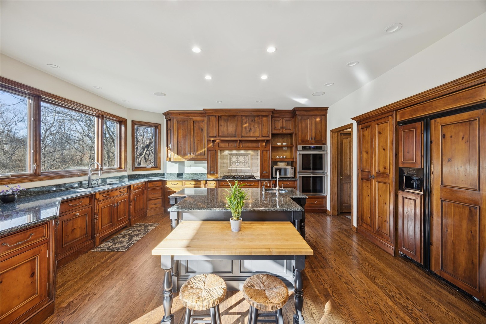 8S230 Hampton Circle, Naperville, IL 60540