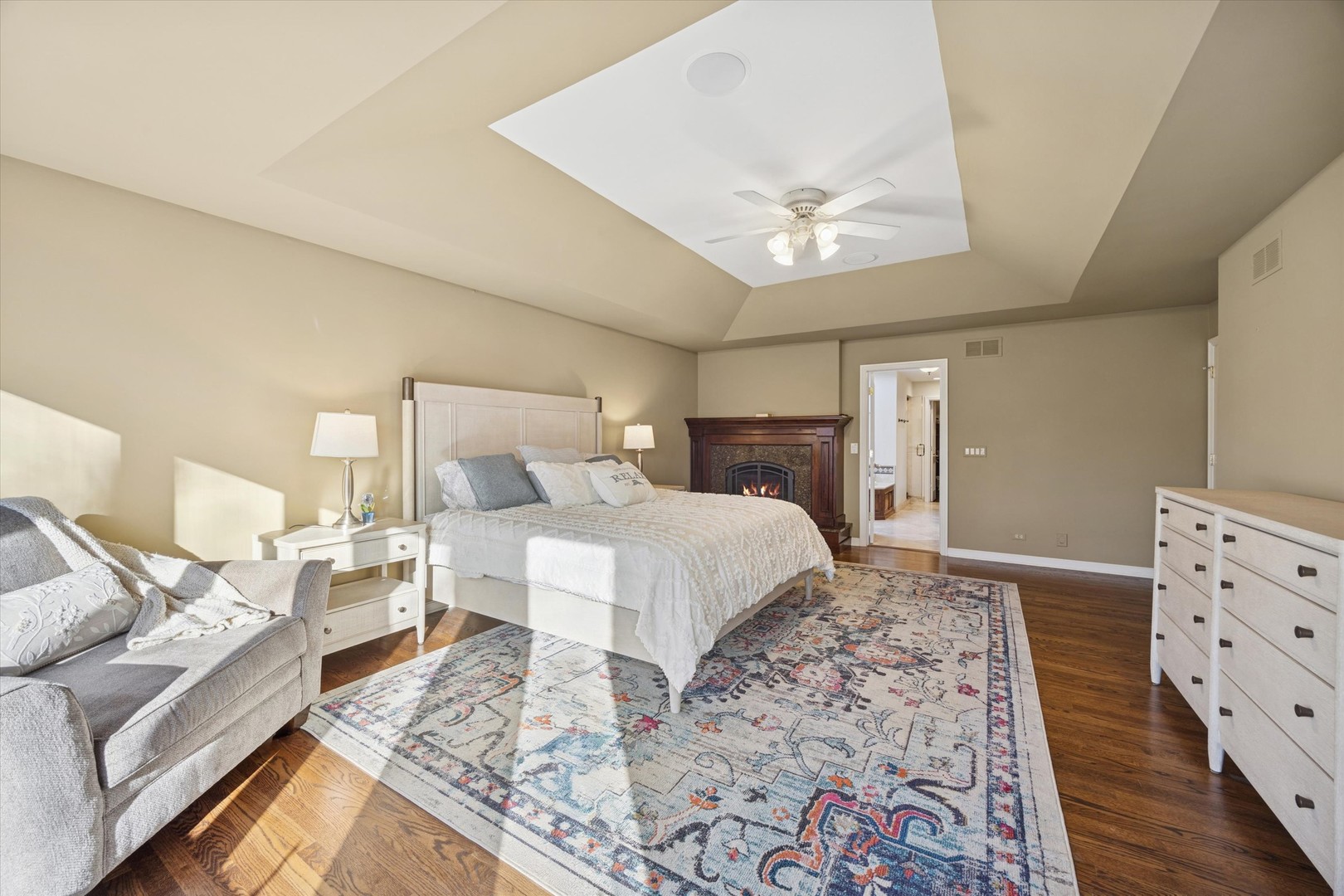 8S230 Hampton Circle, Naperville, IL 60540