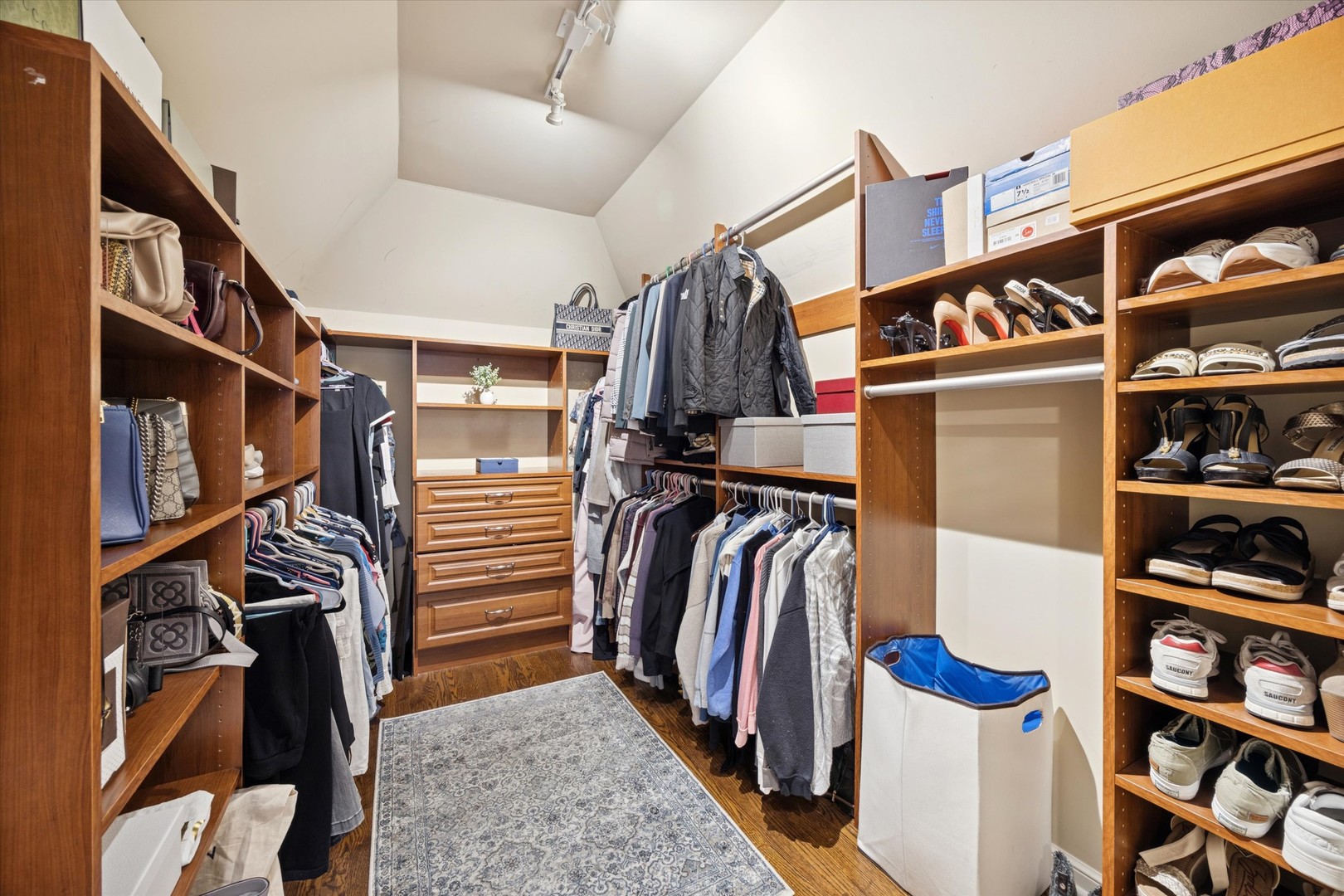 8S230 Hampton Circle, Naperville, IL 60540