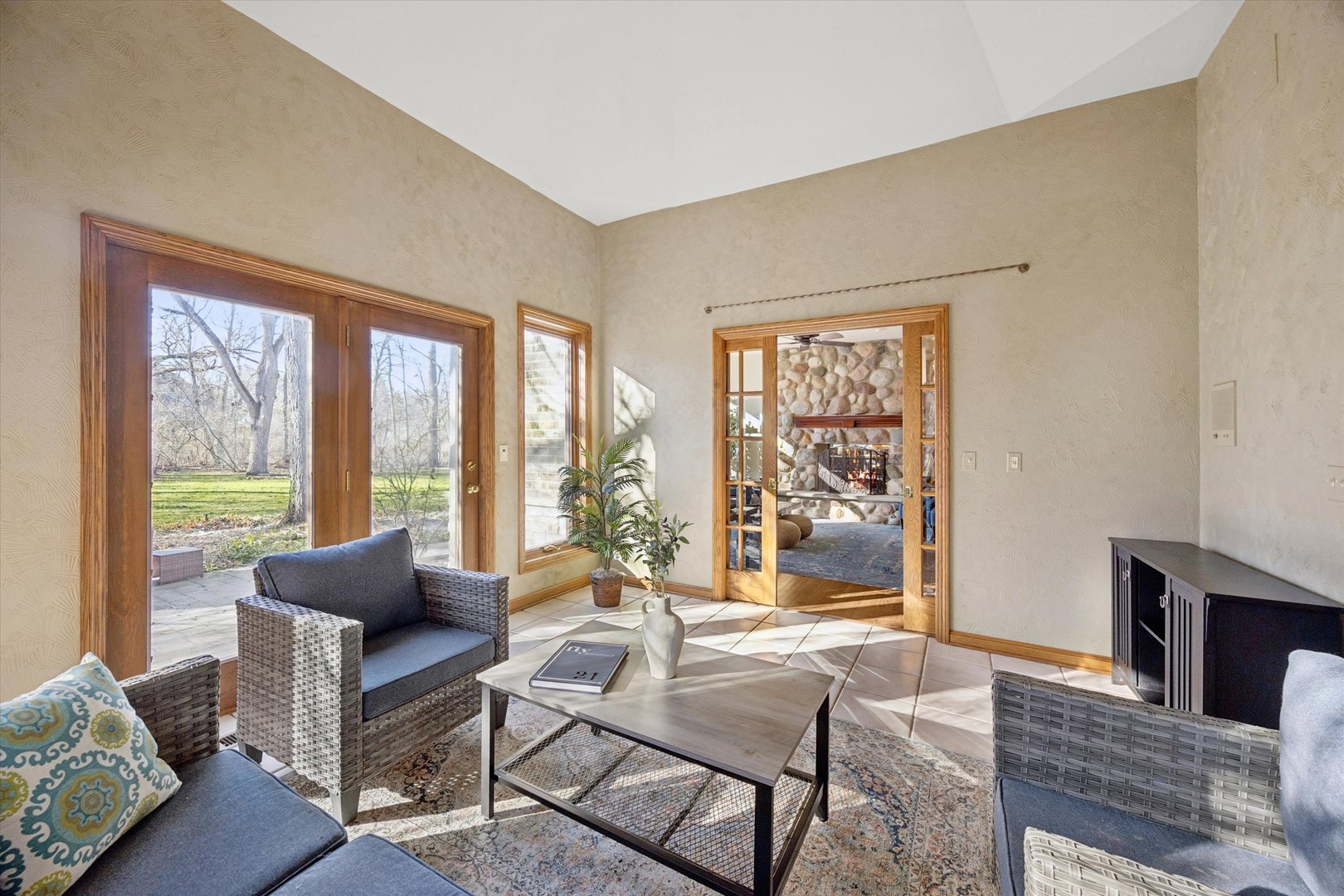 8S230 Hampton Circle, Naperville, IL 60540