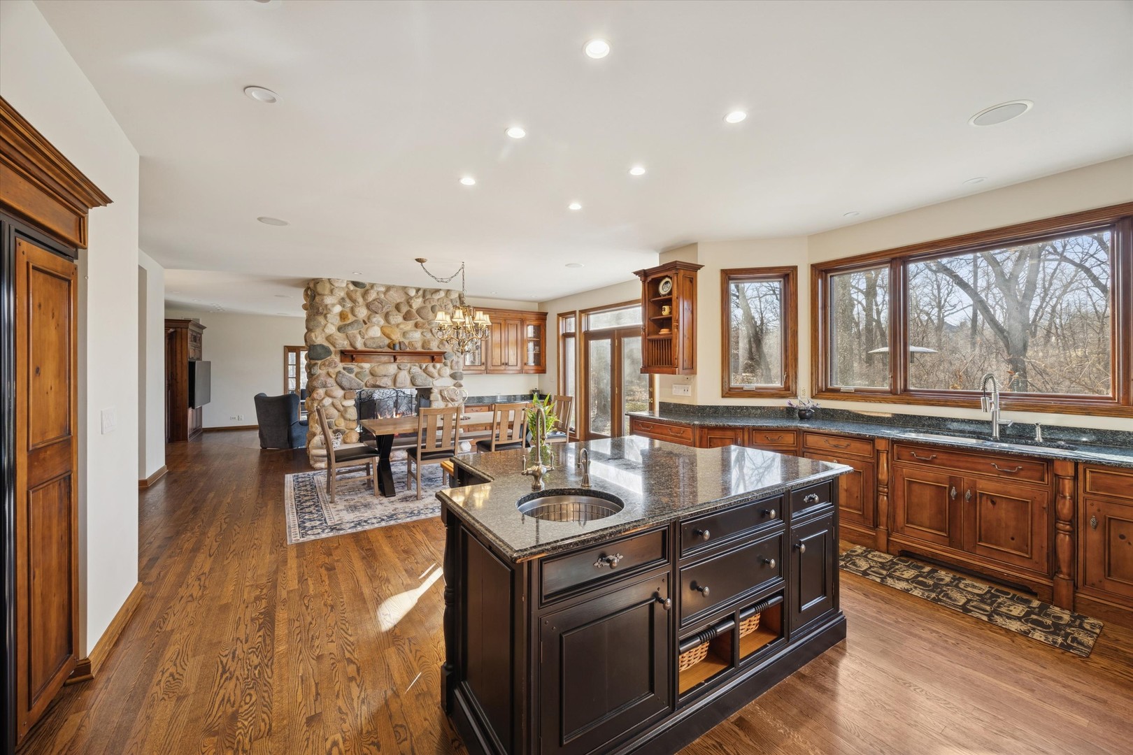 8S230 Hampton Circle, Naperville, IL 60540