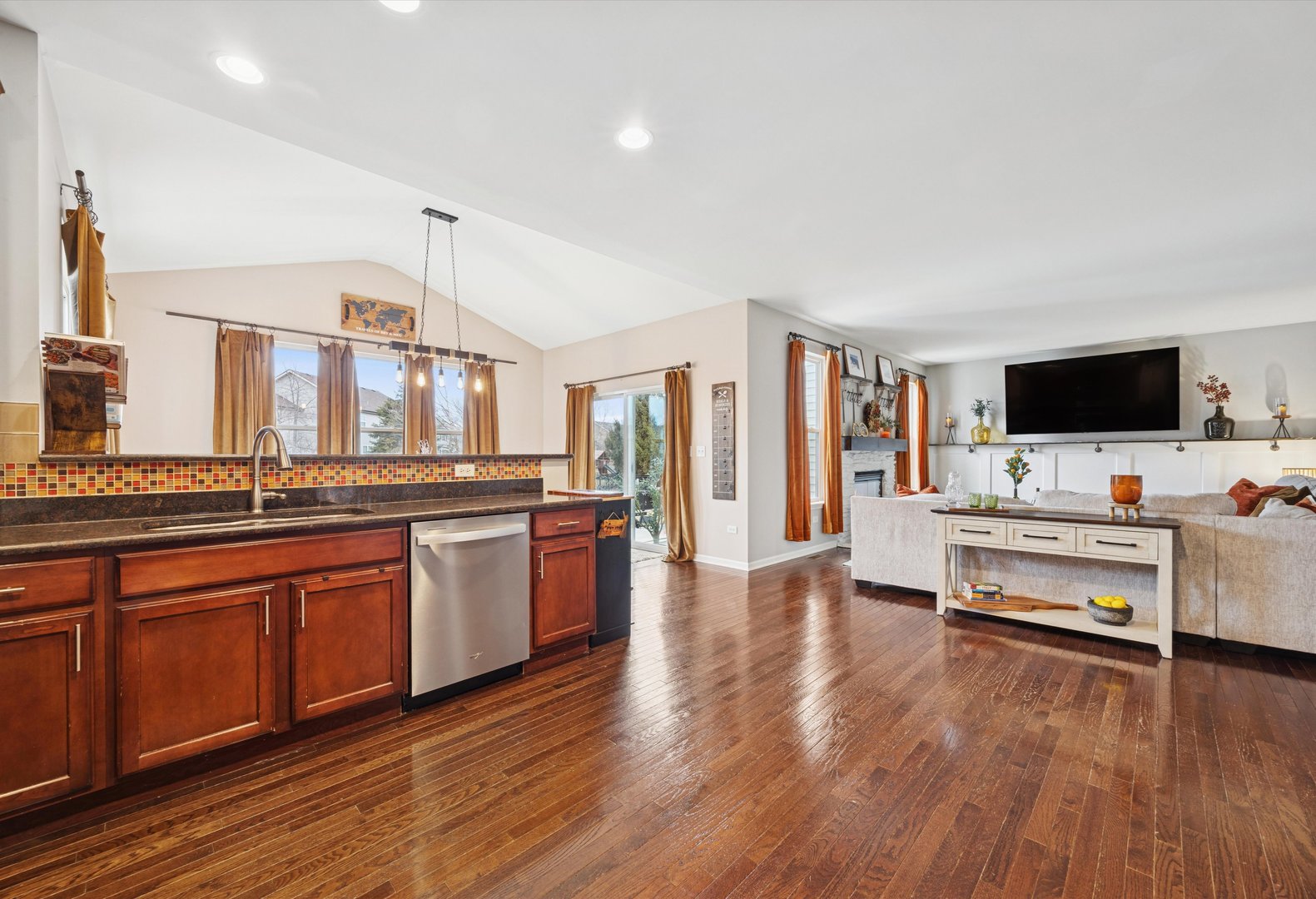 2380 River Hills Lane, Bolingbrook, IL 60490