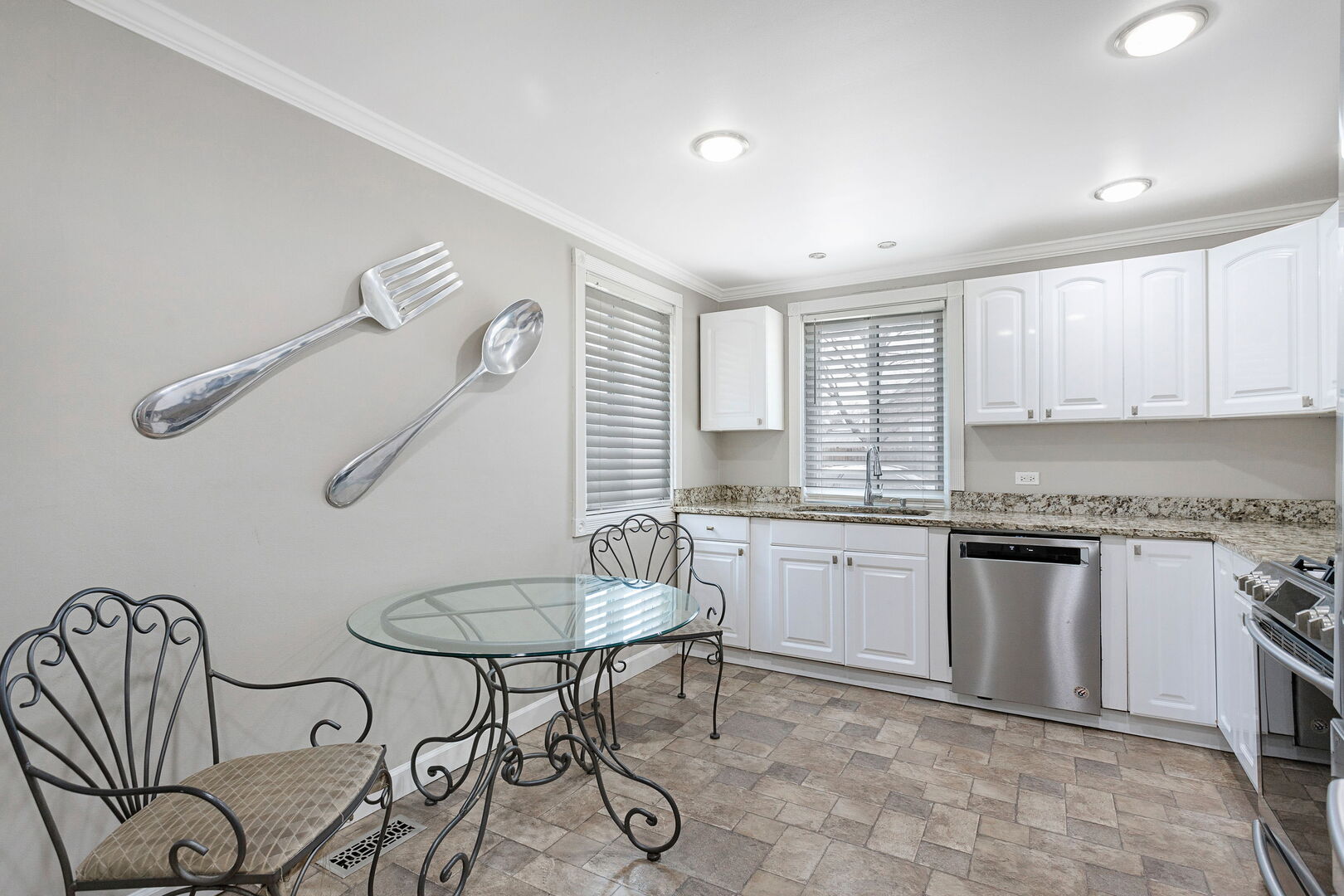 3700 Blanchan Avenue, Brookfield, IL 60513