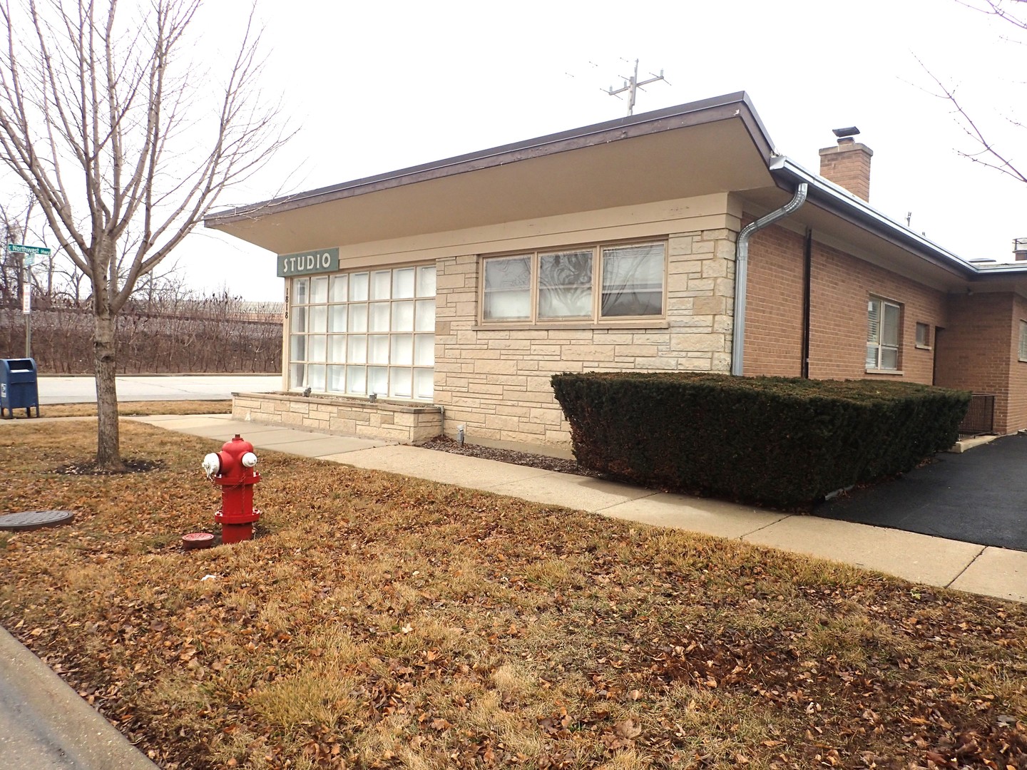 1818 E Northwest Highway, Arlington Heights, IL 60004