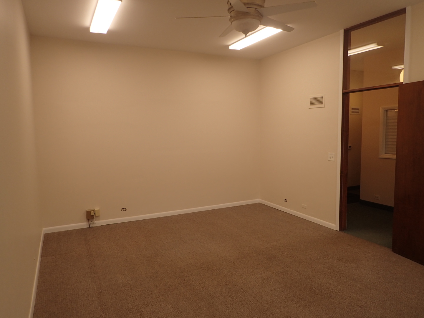 1818 E Northwest Highway, Arlington Heights, IL 60004