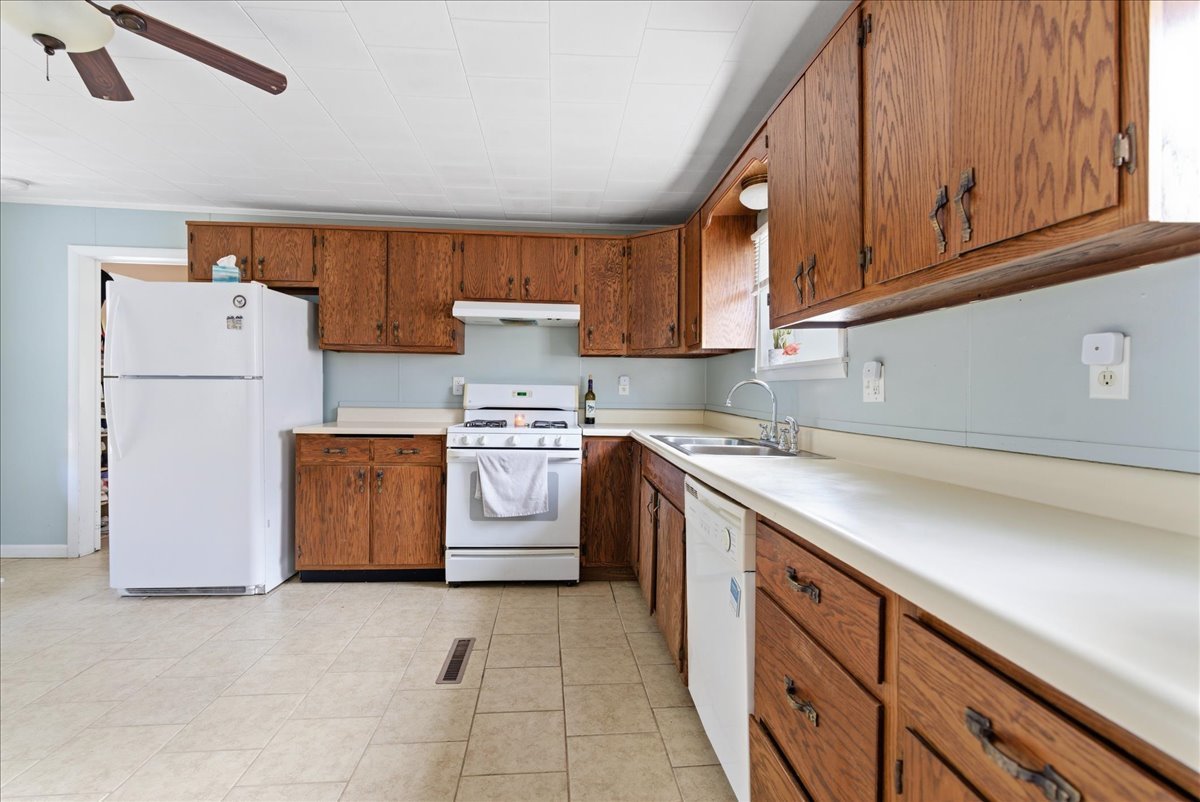 205 E Oak Street, Fairbury, IL 61739