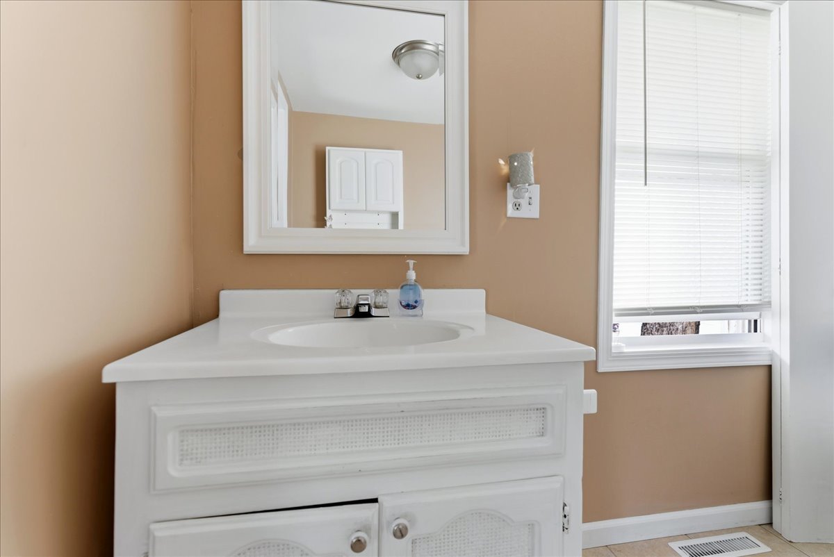 205 E Oak Street, Fairbury, IL 61739