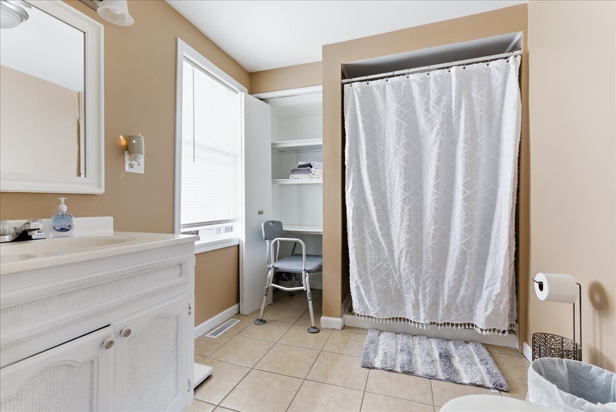 205 E Oak Street, Fairbury, IL 61739