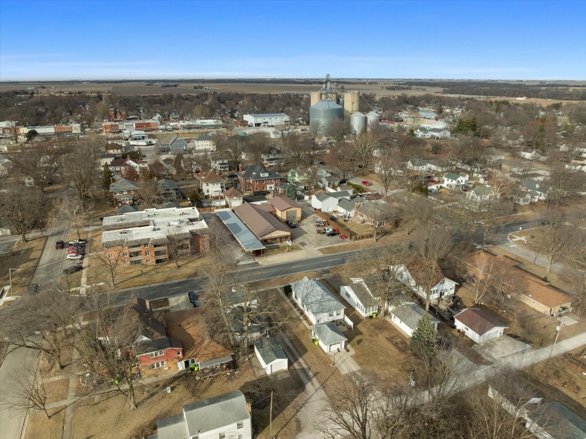 205 E Oak Street, Fairbury, IL 61739