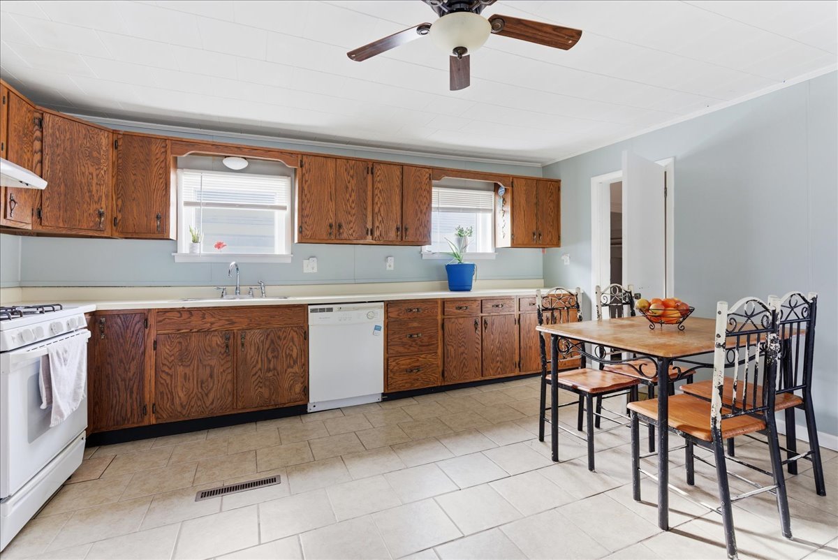 205 E Oak Street, Fairbury, IL 61739