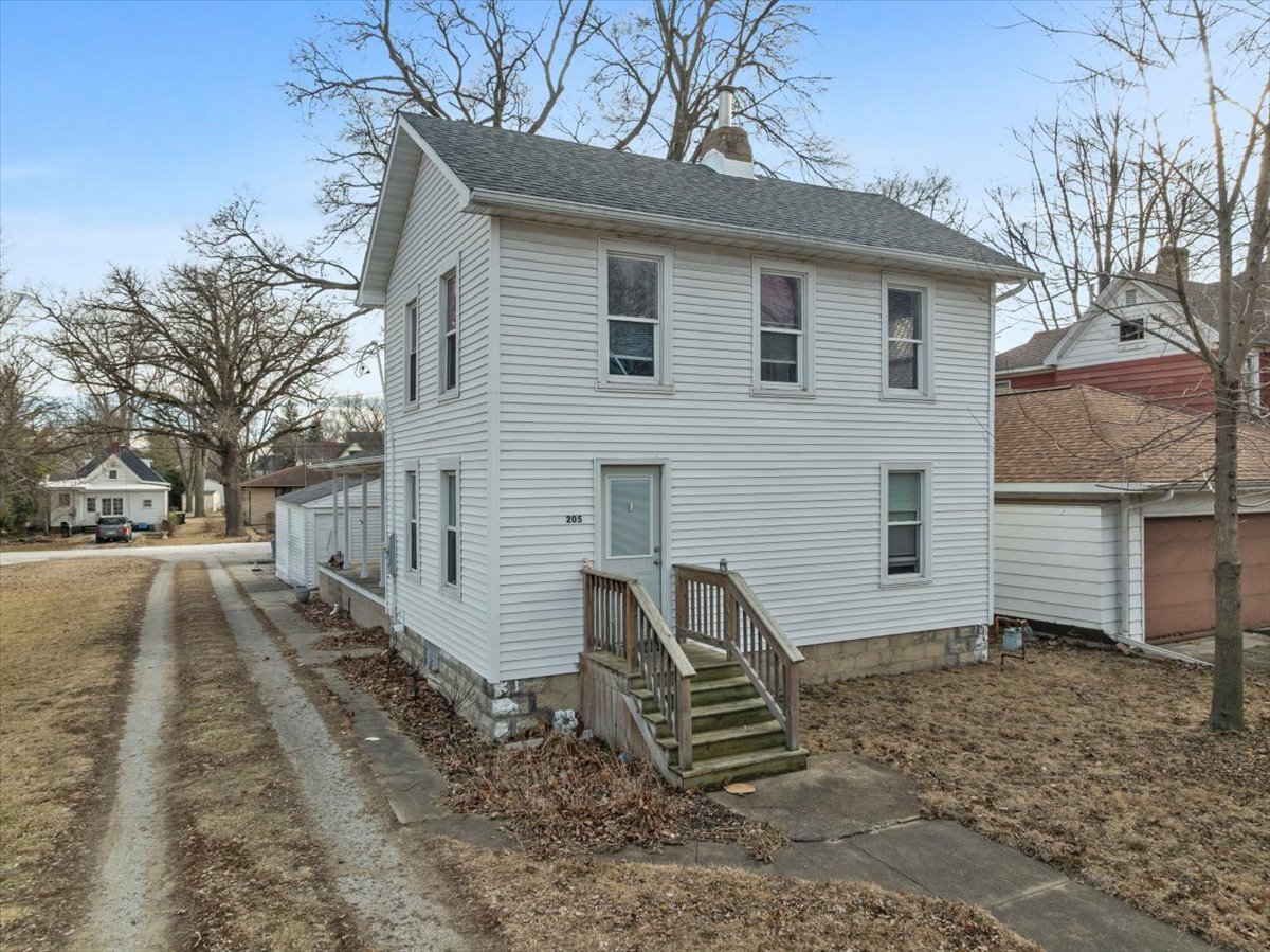 205 E Oak Street, Fairbury, IL 61739