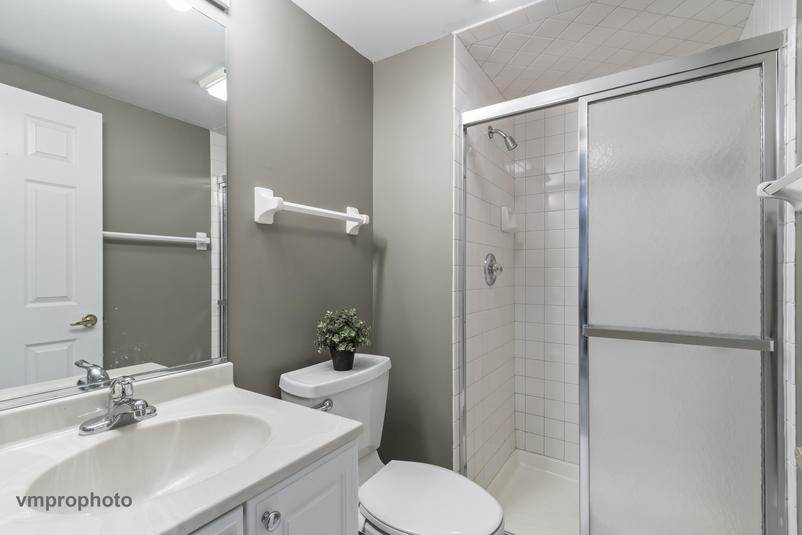 246 Montclair Road, Vernon Hills, IL 60061