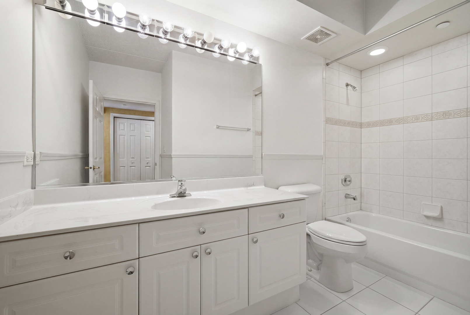 115 N Clifton Avenue #103, Park Ridge, IL 60068