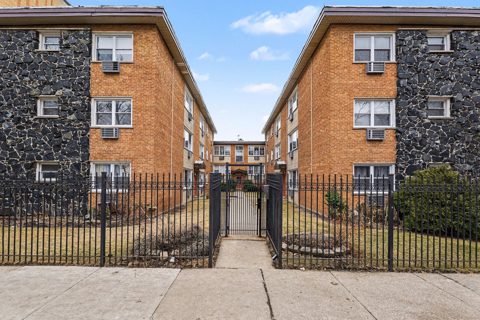 1527 W SHERWIN Avenue #2N, Chicago, IL 60626