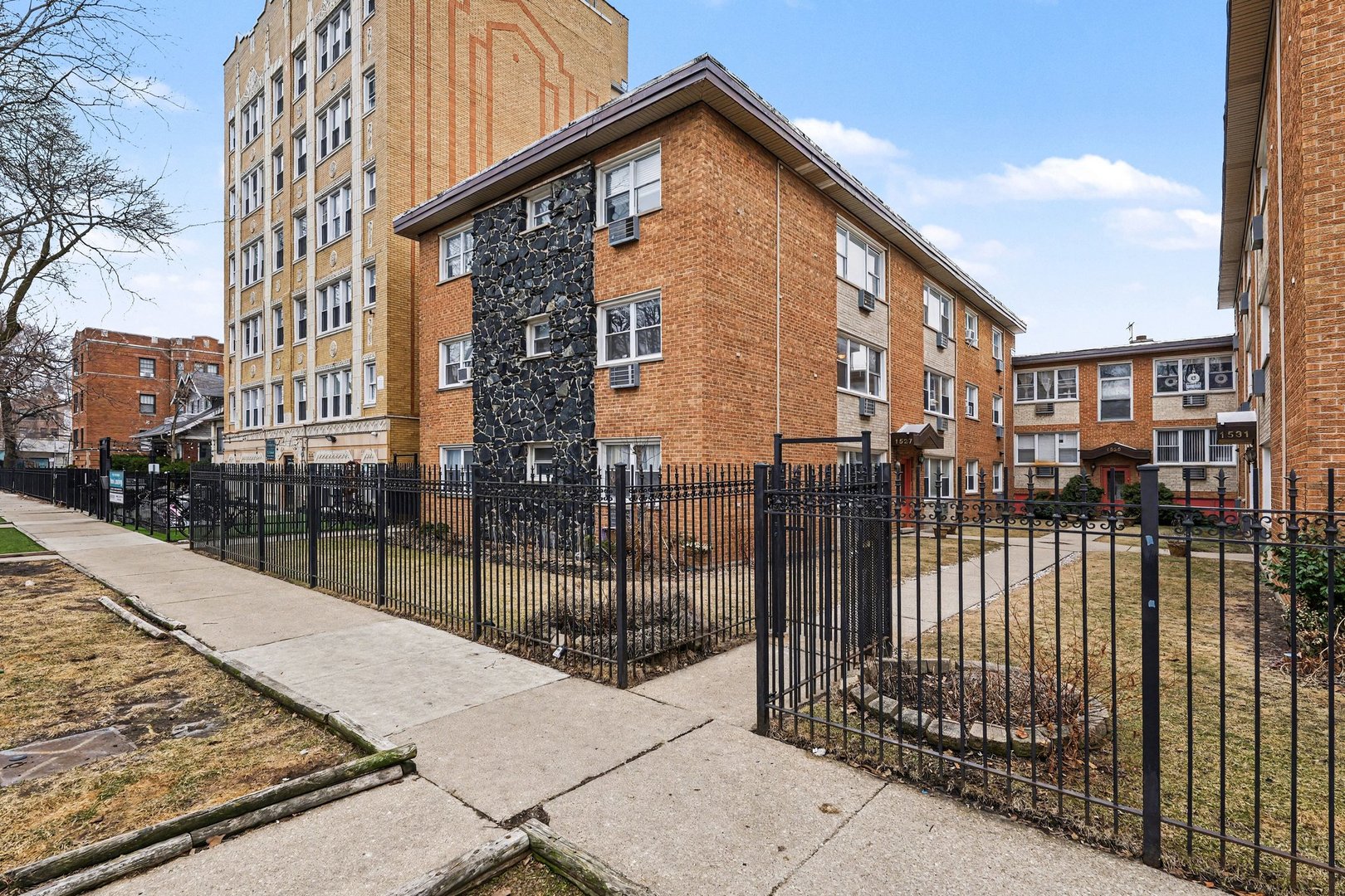 1527 W SHERWIN Avenue #2N, Chicago, IL 60626
