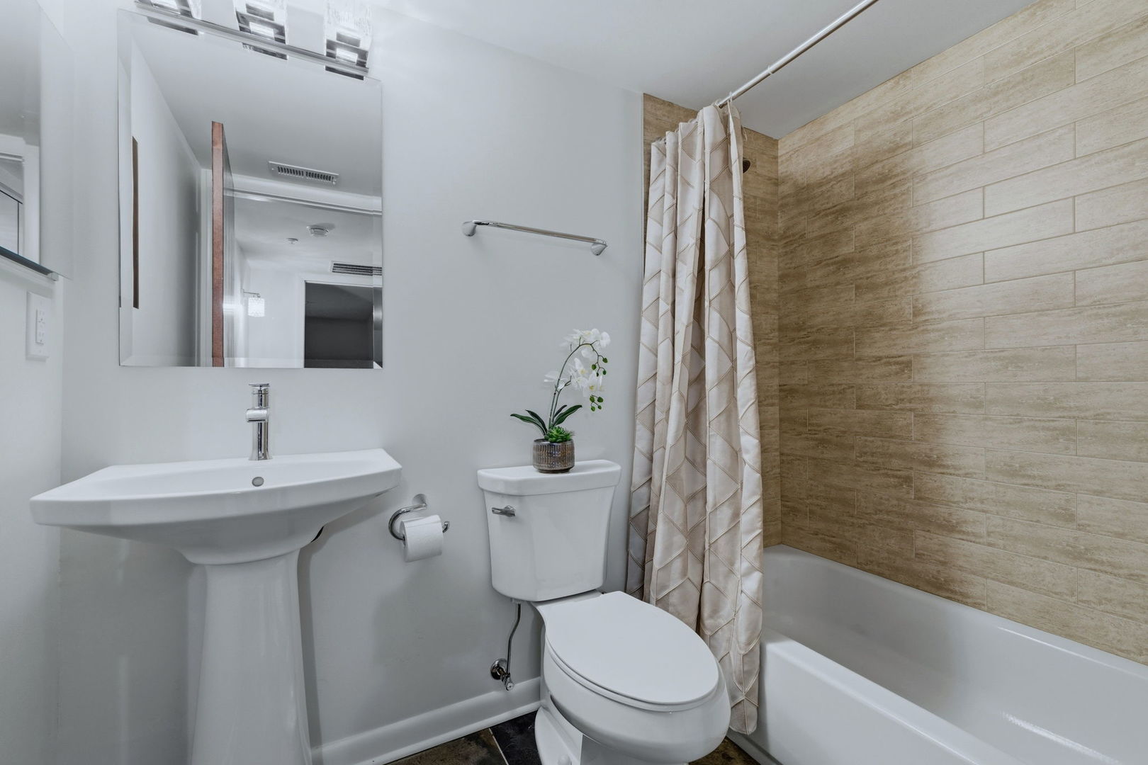 73 W Pier Drive #201, Westmont, IL 60559