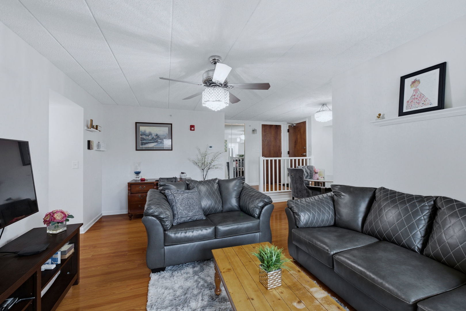 73 W Pier Drive #201, Westmont, IL 60559