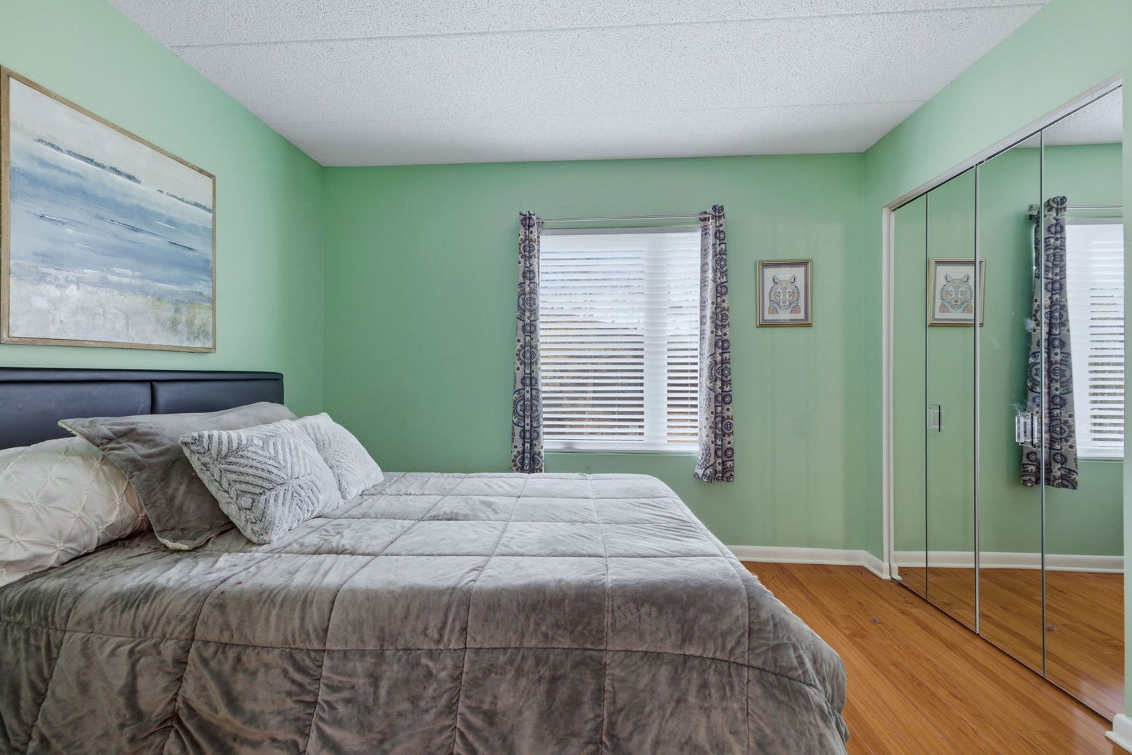 73 W Pier Drive #201, Westmont, IL 60559