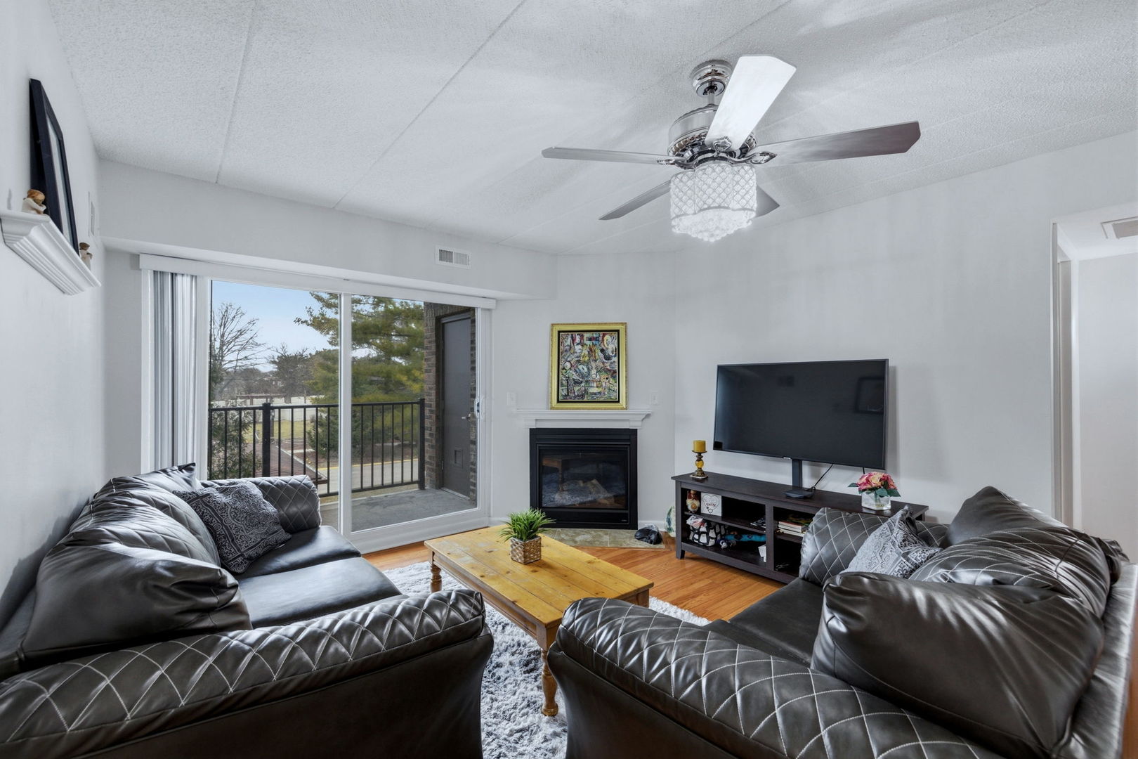 73 W Pier Drive #201, Westmont, IL 60559