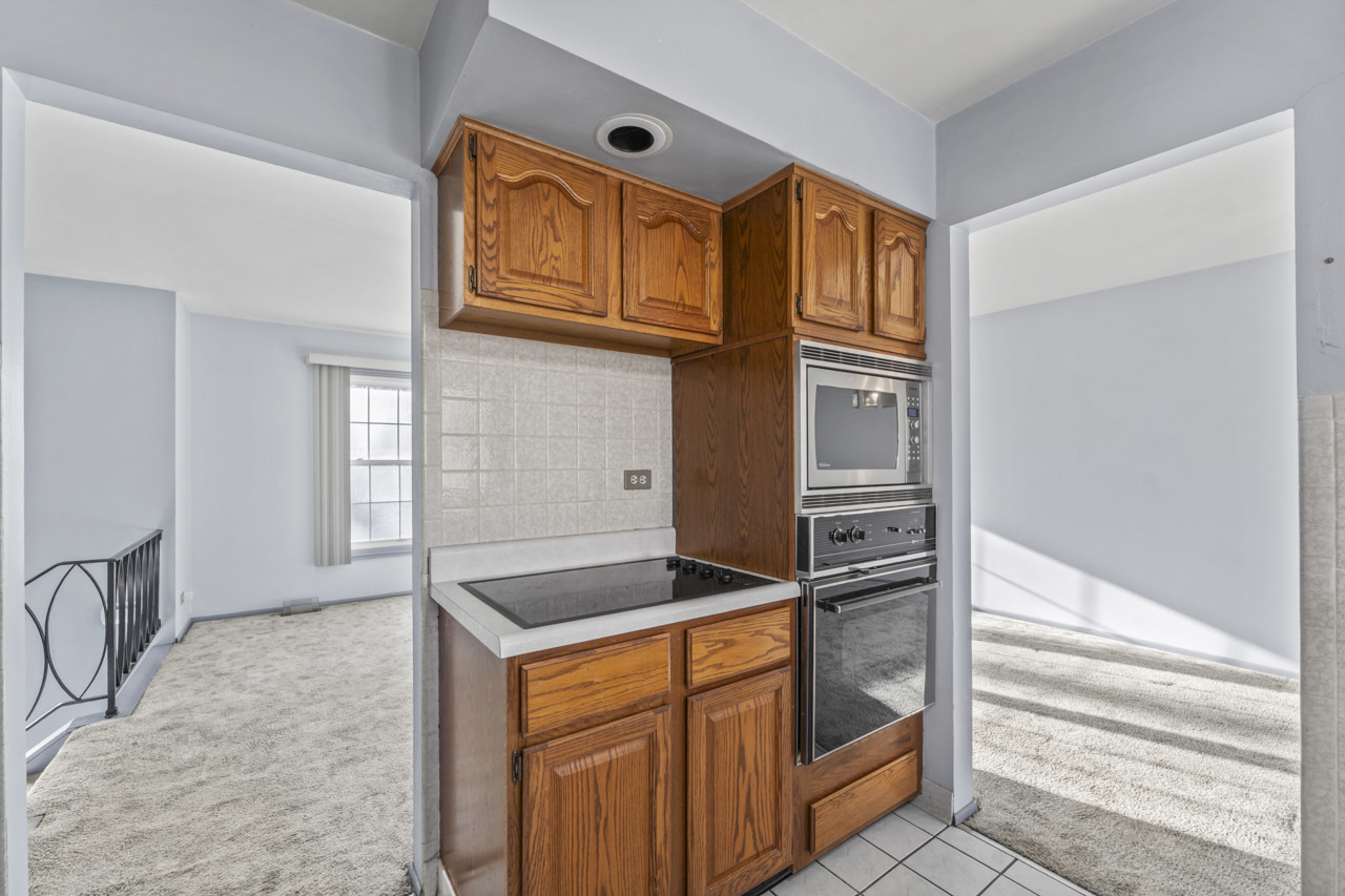 7487 Northway Drive, Hanover Park, IL 60133