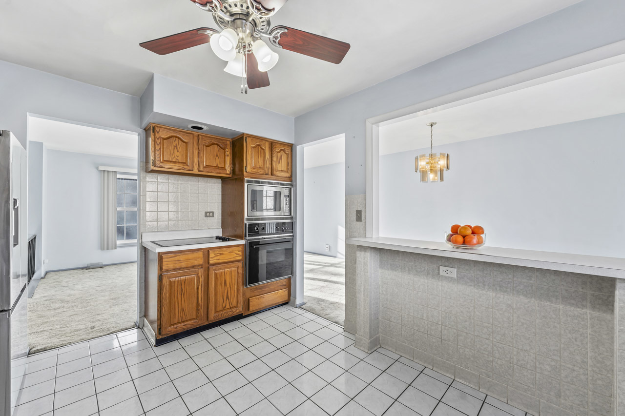 7487 Northway Drive, Hanover Park, IL 60133