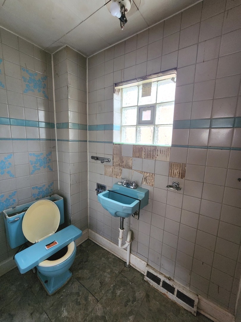 9138 S Perry Avenue, Chicago, IL 60620