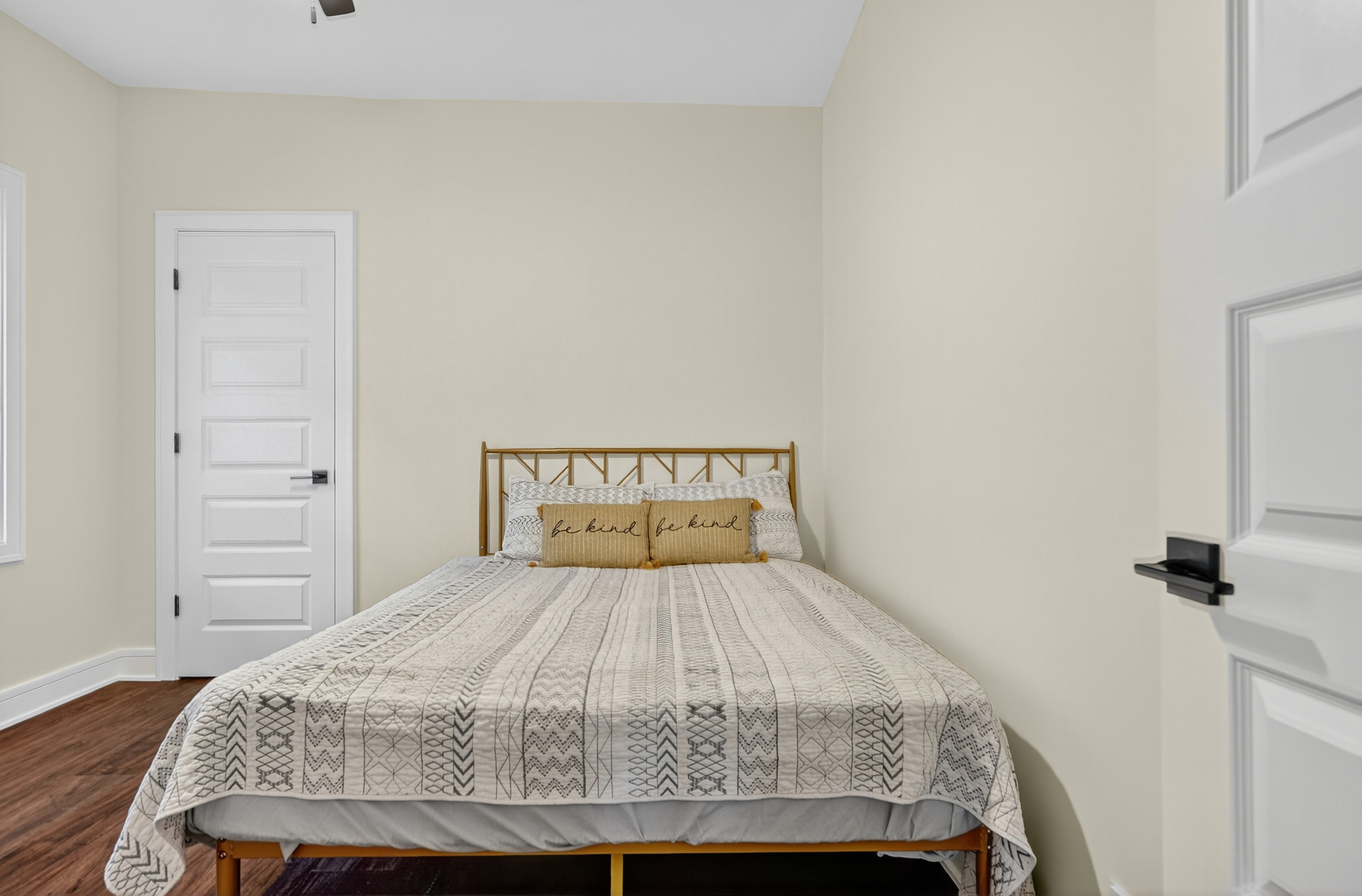 7642 S Merrill Avenue, Chicago, IL 60649