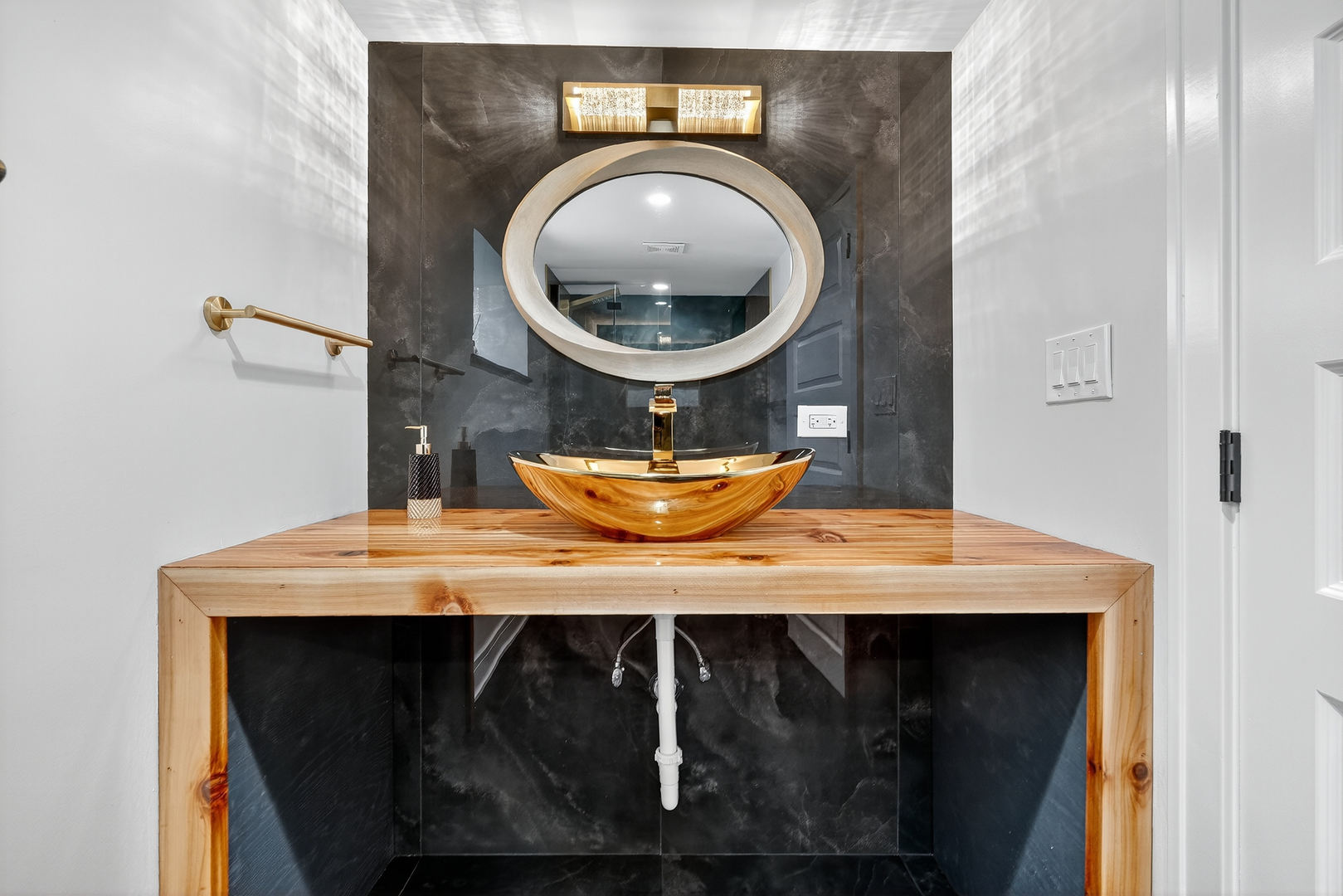 7642 S Merrill Avenue, Chicago, IL 60649