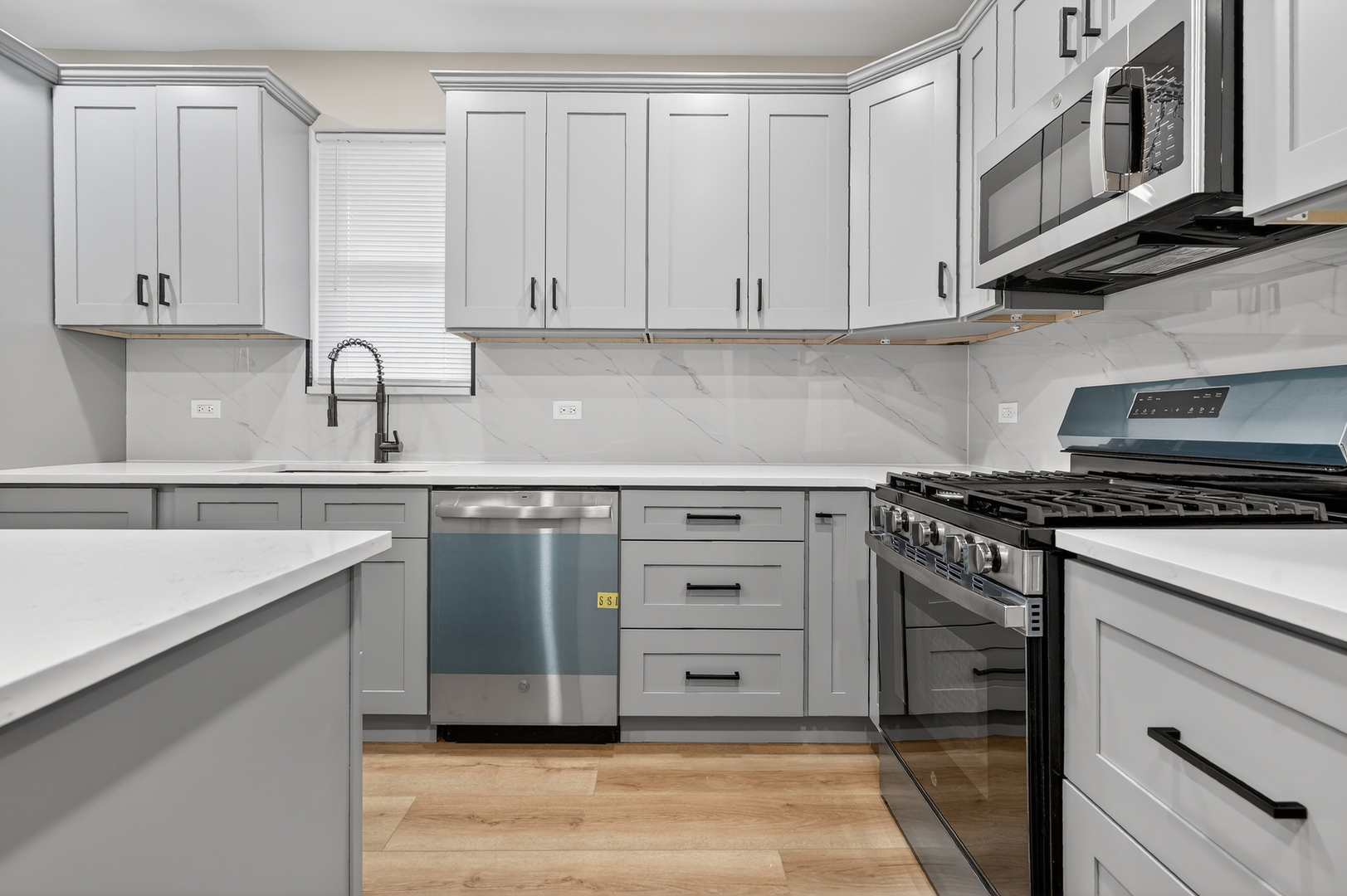 7947 S Dorchester Avenue, Chicago, IL 60619