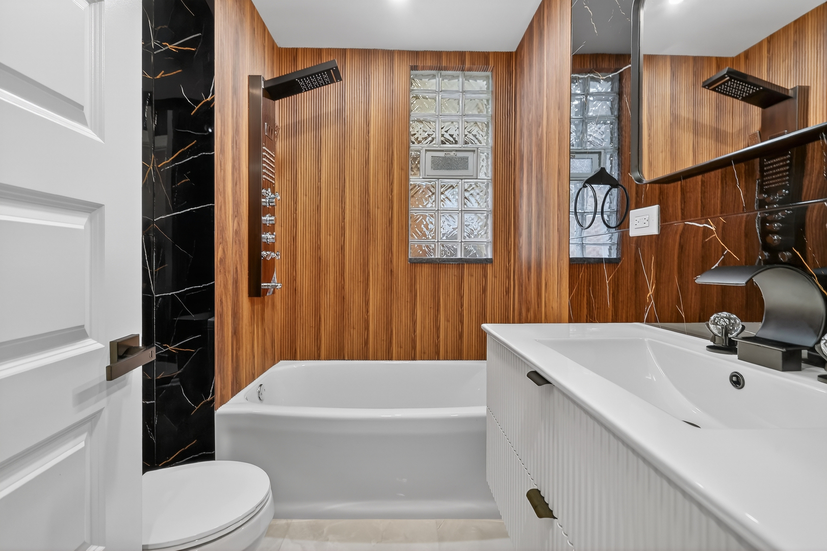 7947 S Dorchester Avenue, Chicago, IL 60619