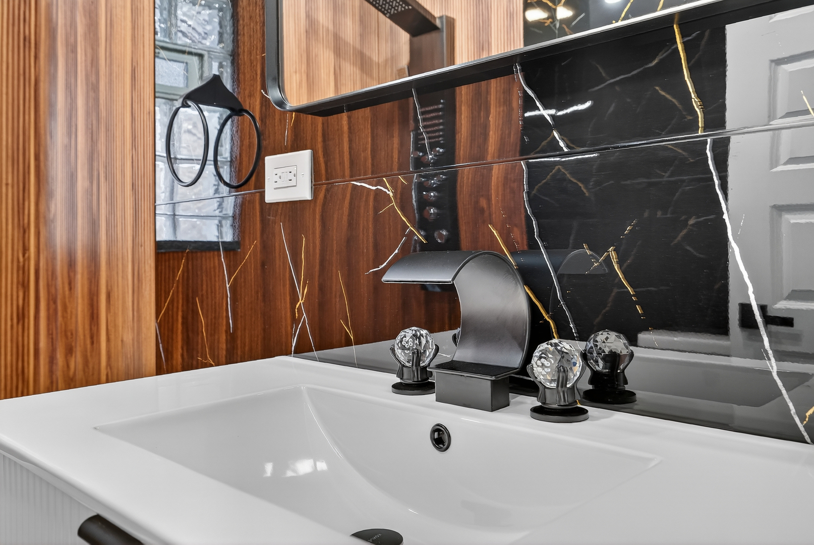 7947 S Dorchester Avenue, Chicago, IL 60619