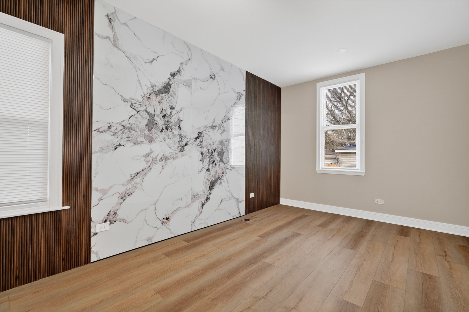 7947 S Dorchester Avenue, Chicago, IL 60619