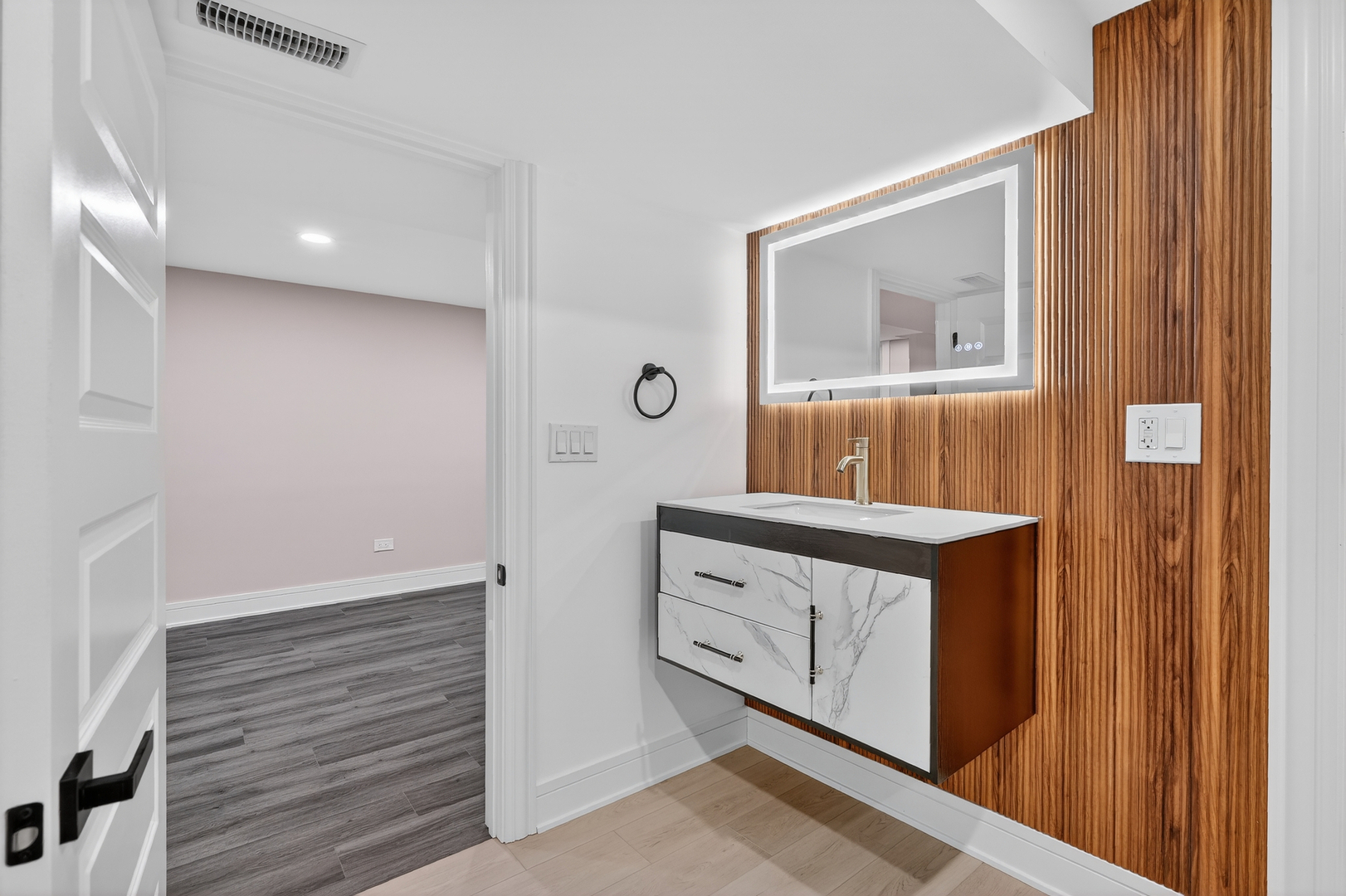 7947 S Dorchester Avenue, Chicago, IL 60619