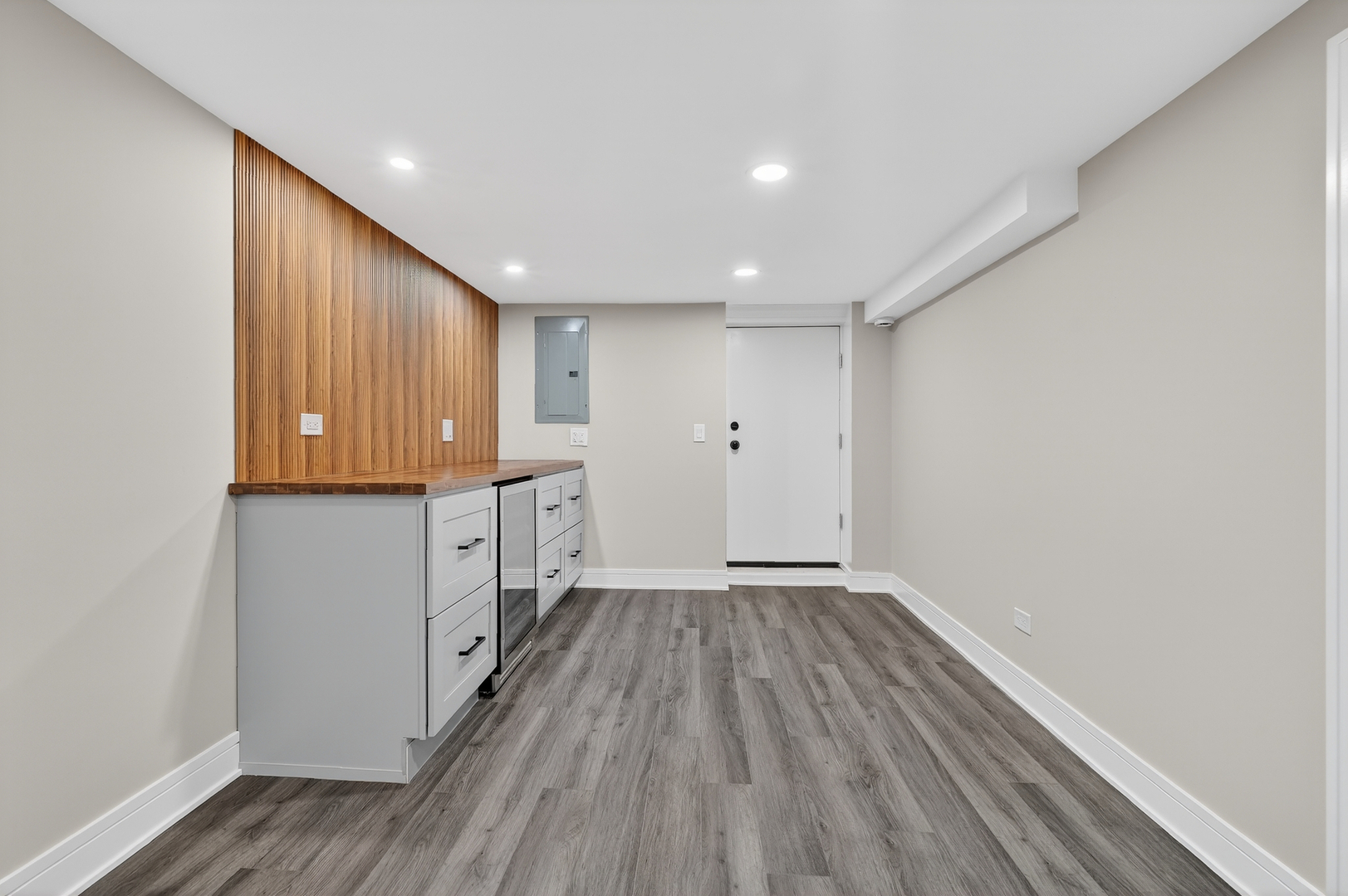 7947 S Dorchester Avenue, Chicago, IL 60619