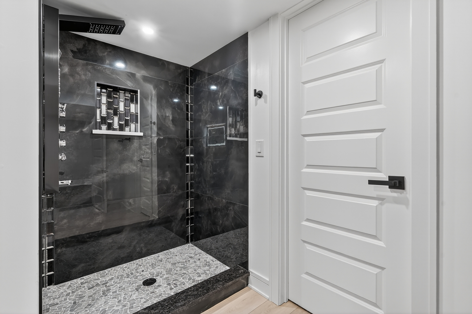 7947 S Dorchester Avenue, Chicago, IL 60619