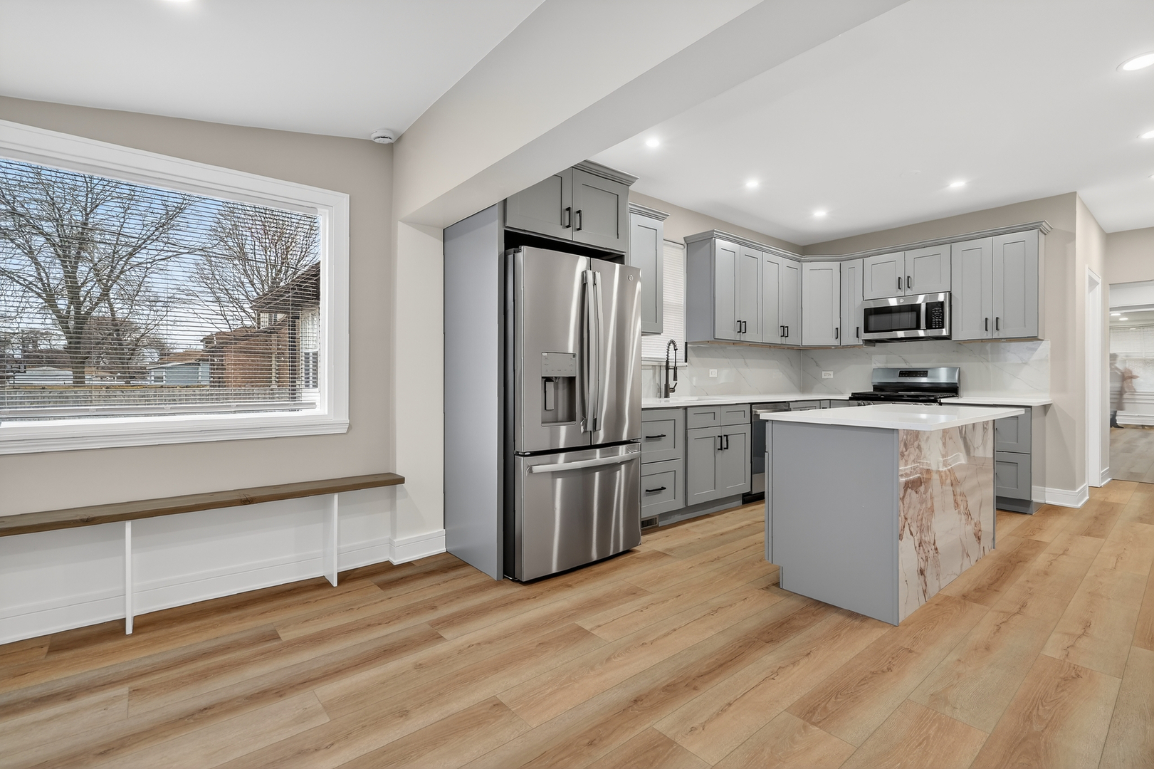 7947 S Dorchester Avenue, Chicago, IL 60619