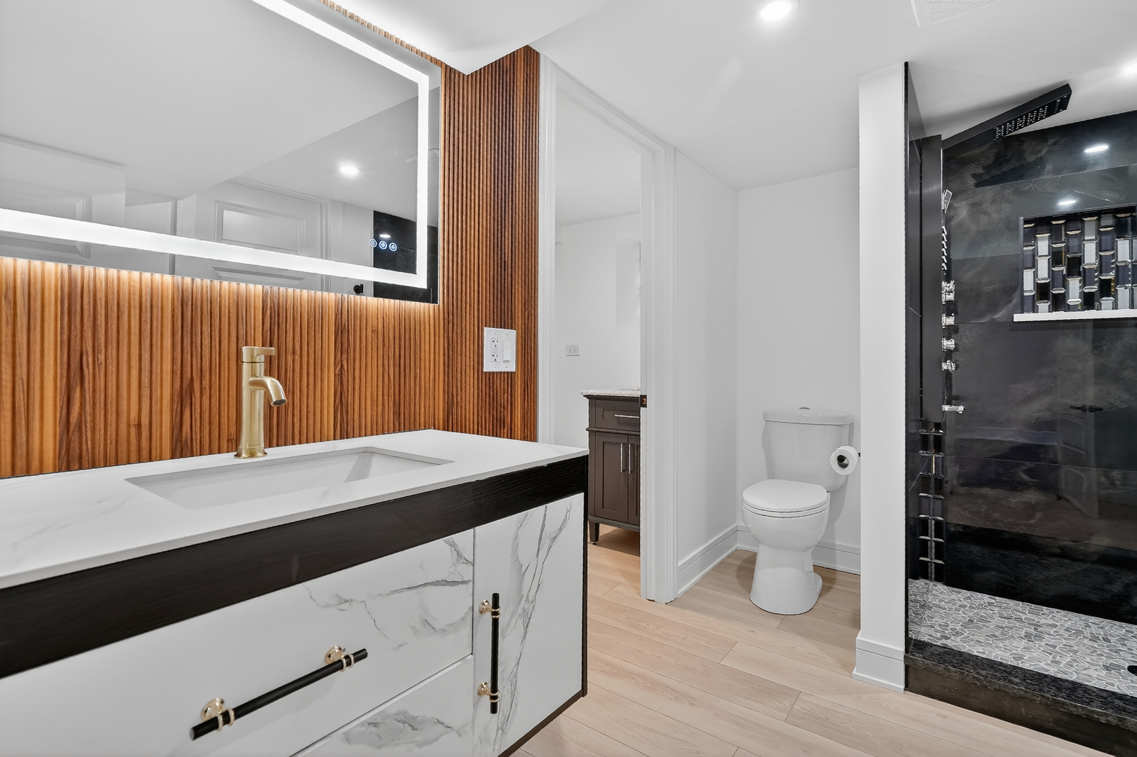 7947 S Dorchester Avenue, Chicago, IL 60619